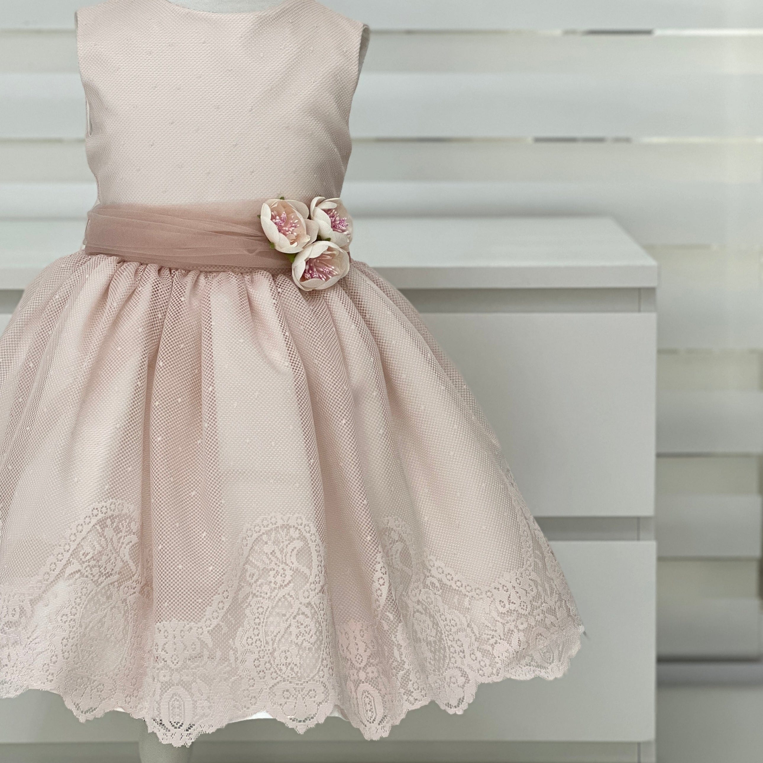 Abito elegante ricamato