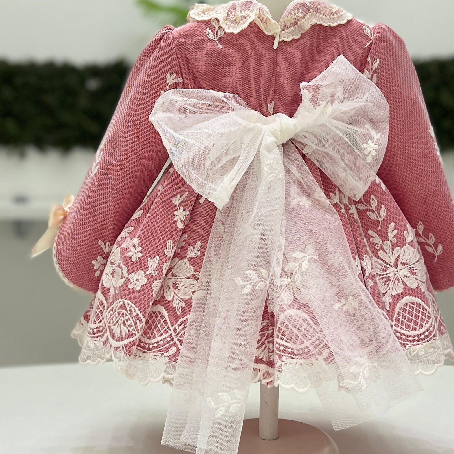 Abito tulle ricamato
