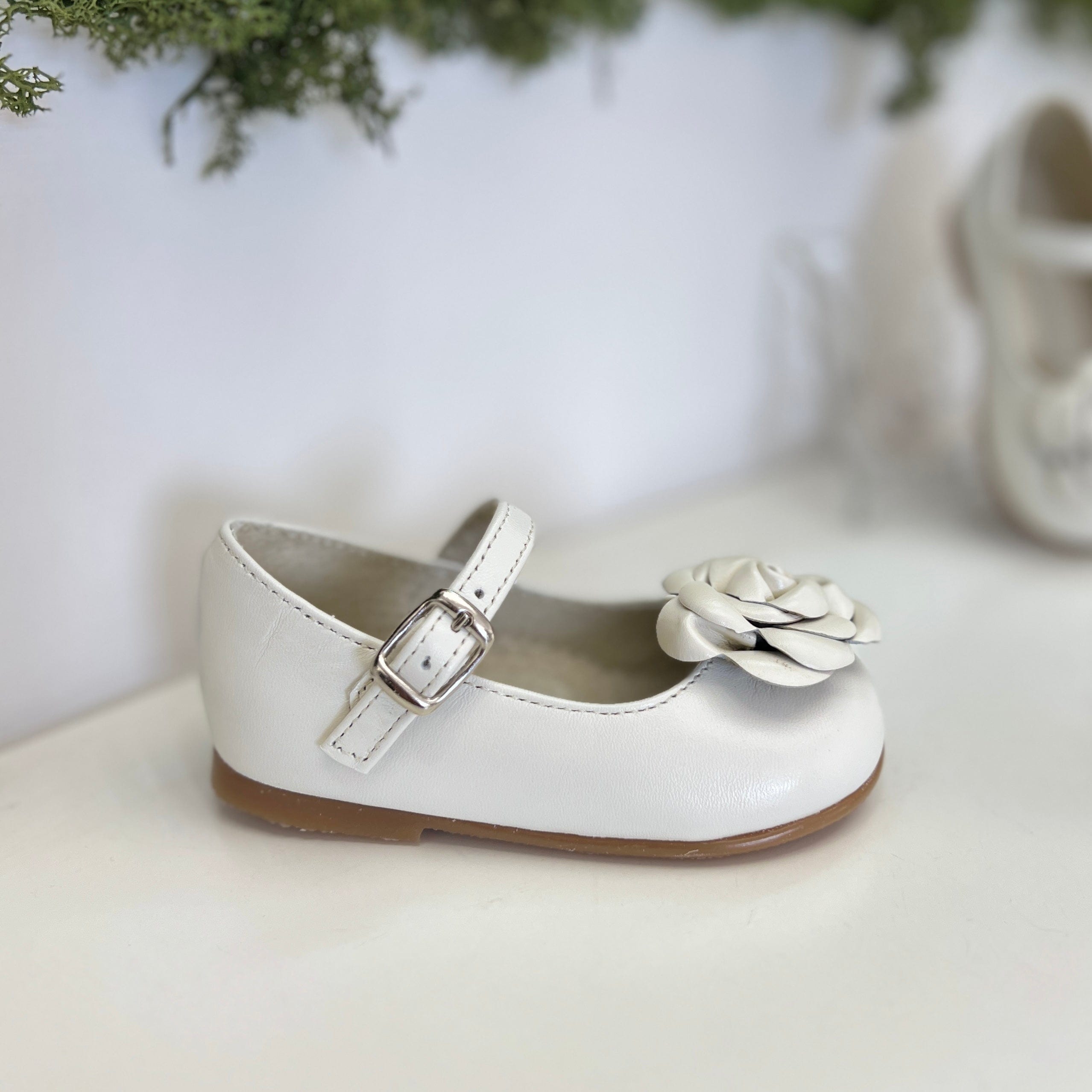 Ballerina con fiore in pelle