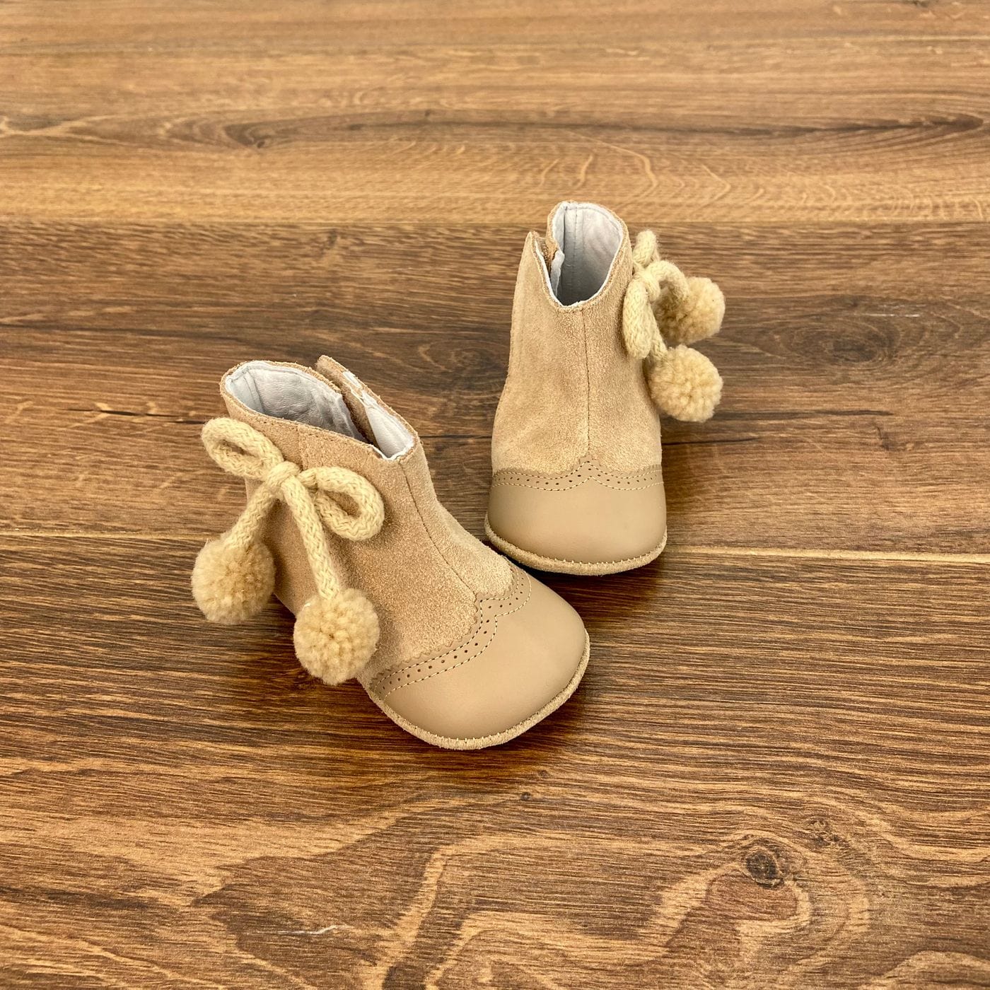 Stivaletto pompon