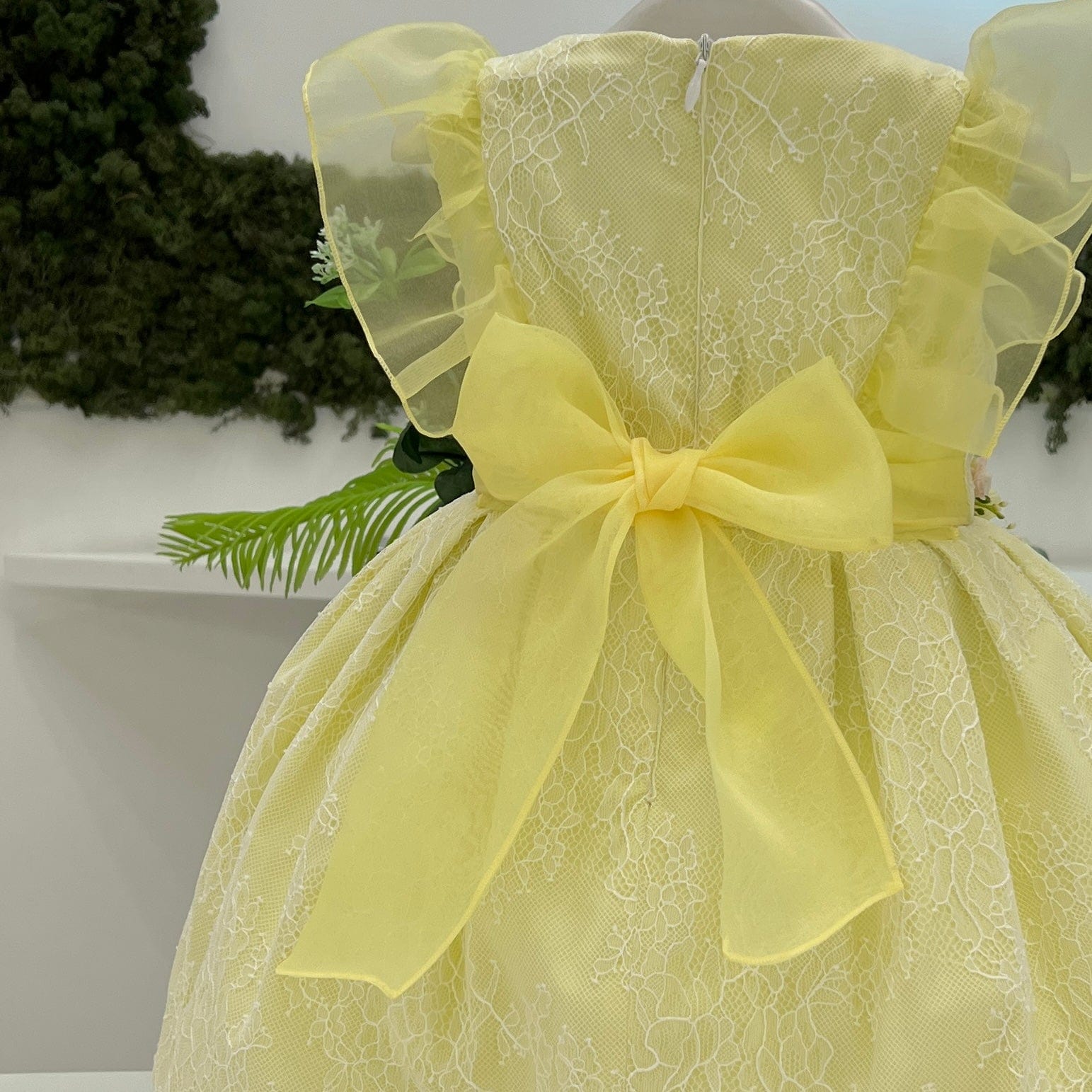 Abito in pizzo ed organza
