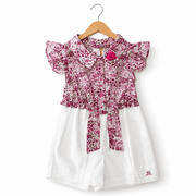 Completo bambina con camicia floreale e shorts bianchi