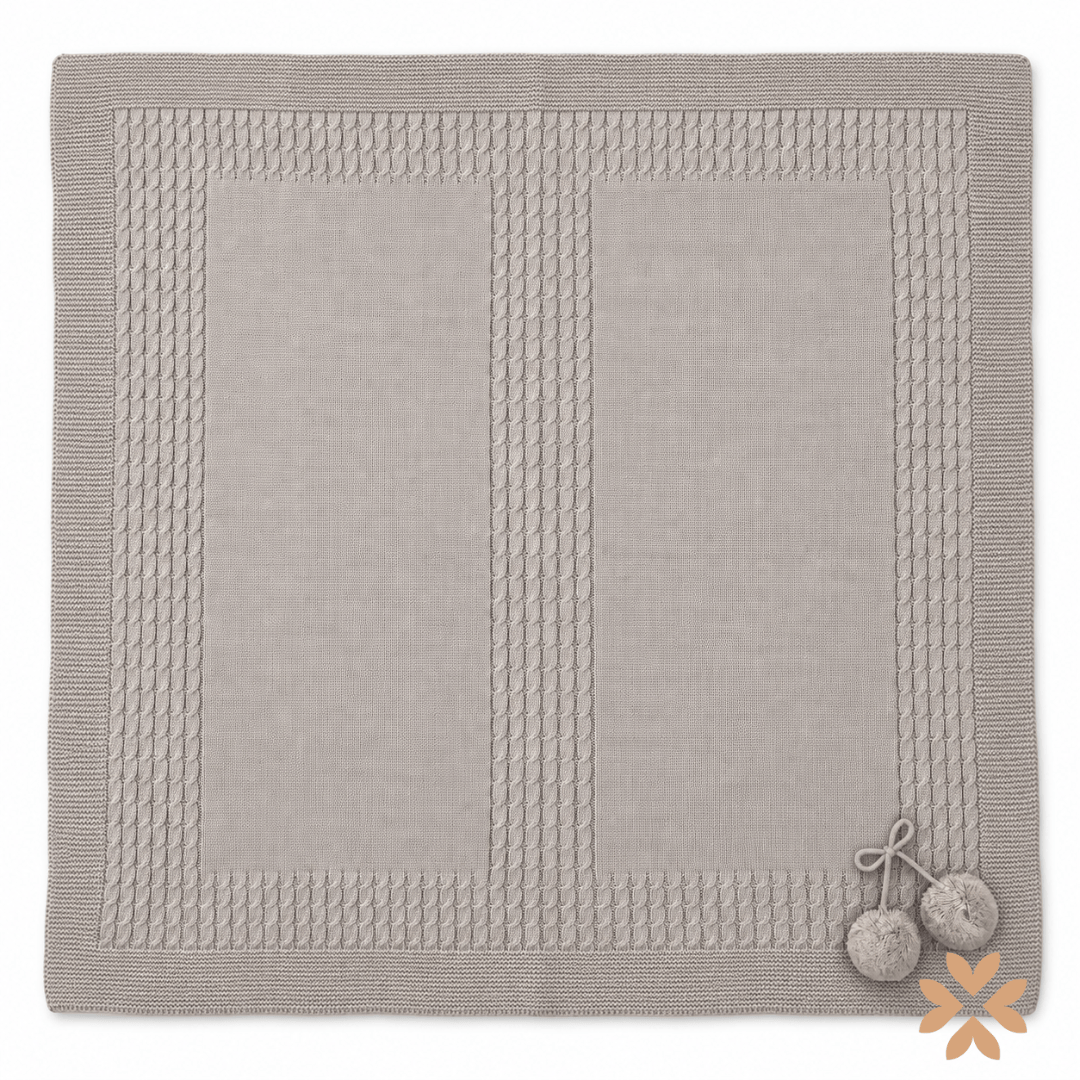 Copertina in Maglia con Trecce e Pompon - Baby Fashion