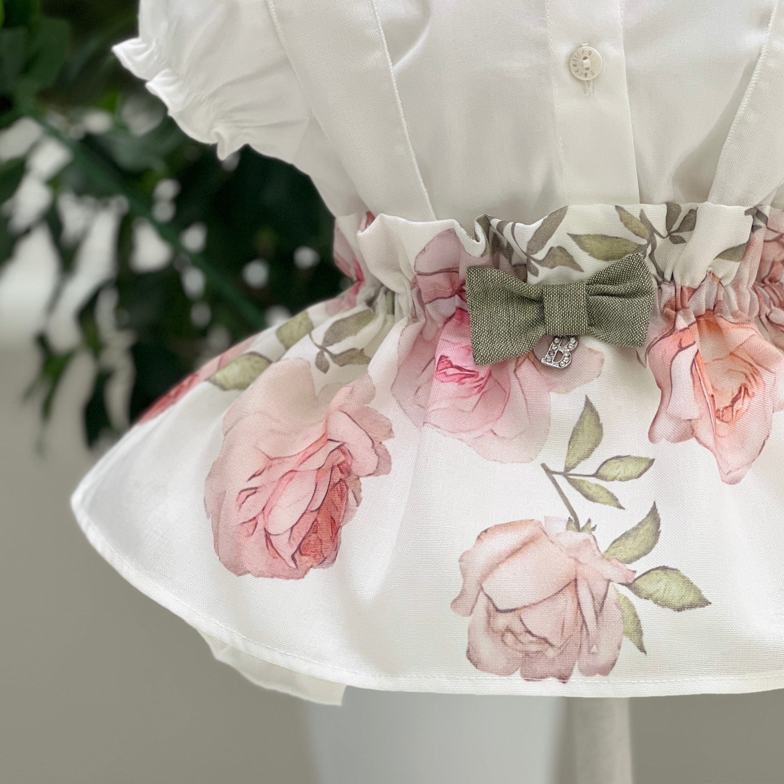 Barcellino - Blusa e salopette con rose