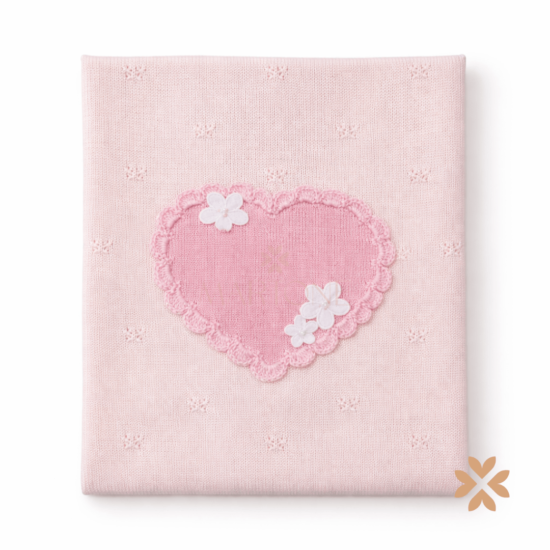 Copertina neonata in filo con cuore ricamato - Bimbalò