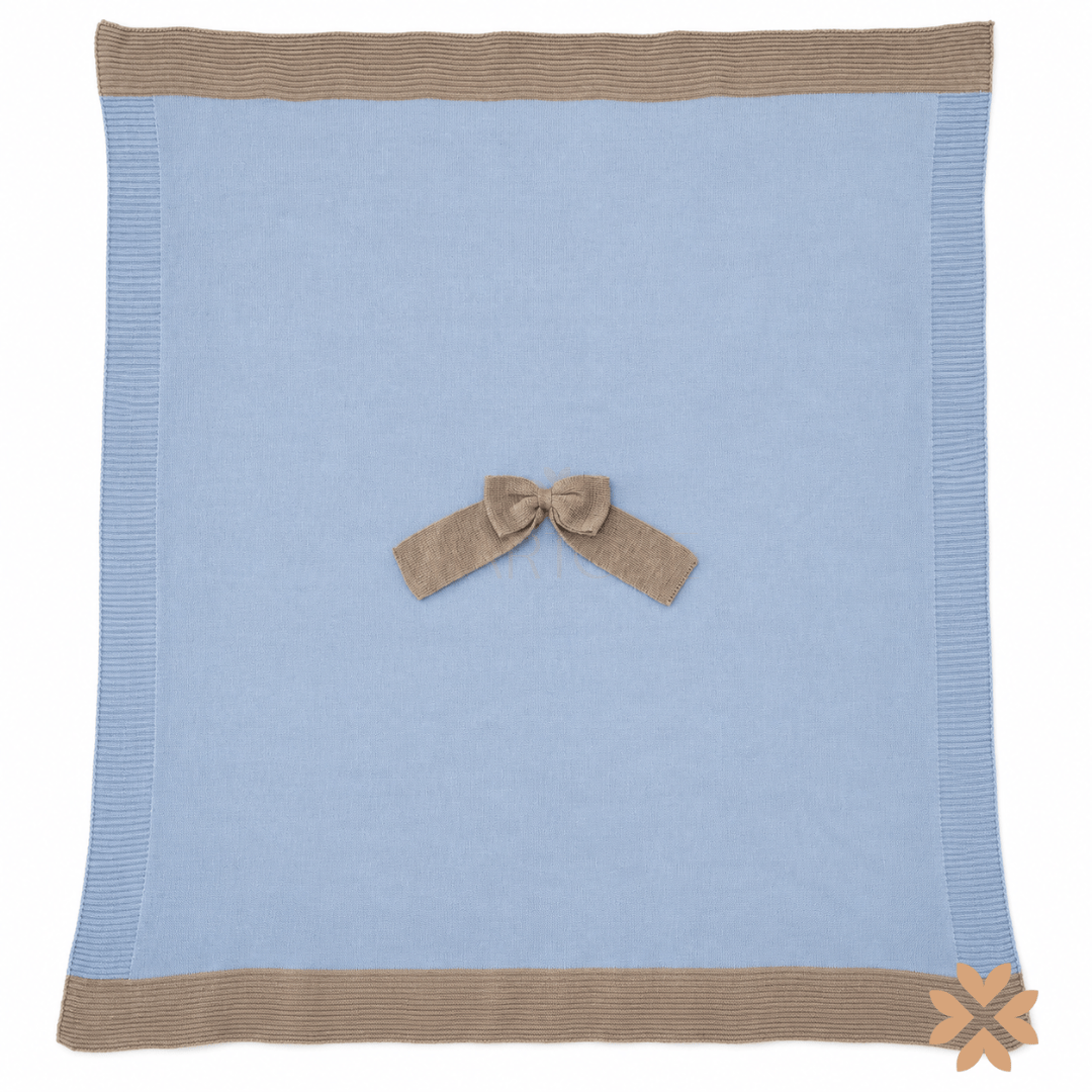 Coperta in Maglia Celeste con Fiocco Tortora - Isabel&Martinez