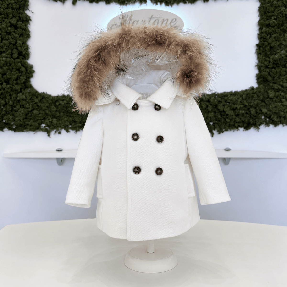 Cappotto Doppiopetto Bianco con Cappuccio in Eco-Pelliccia
