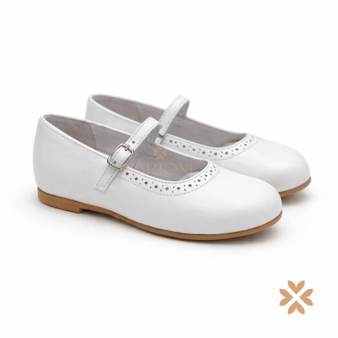 Ballerina elegante con trafori