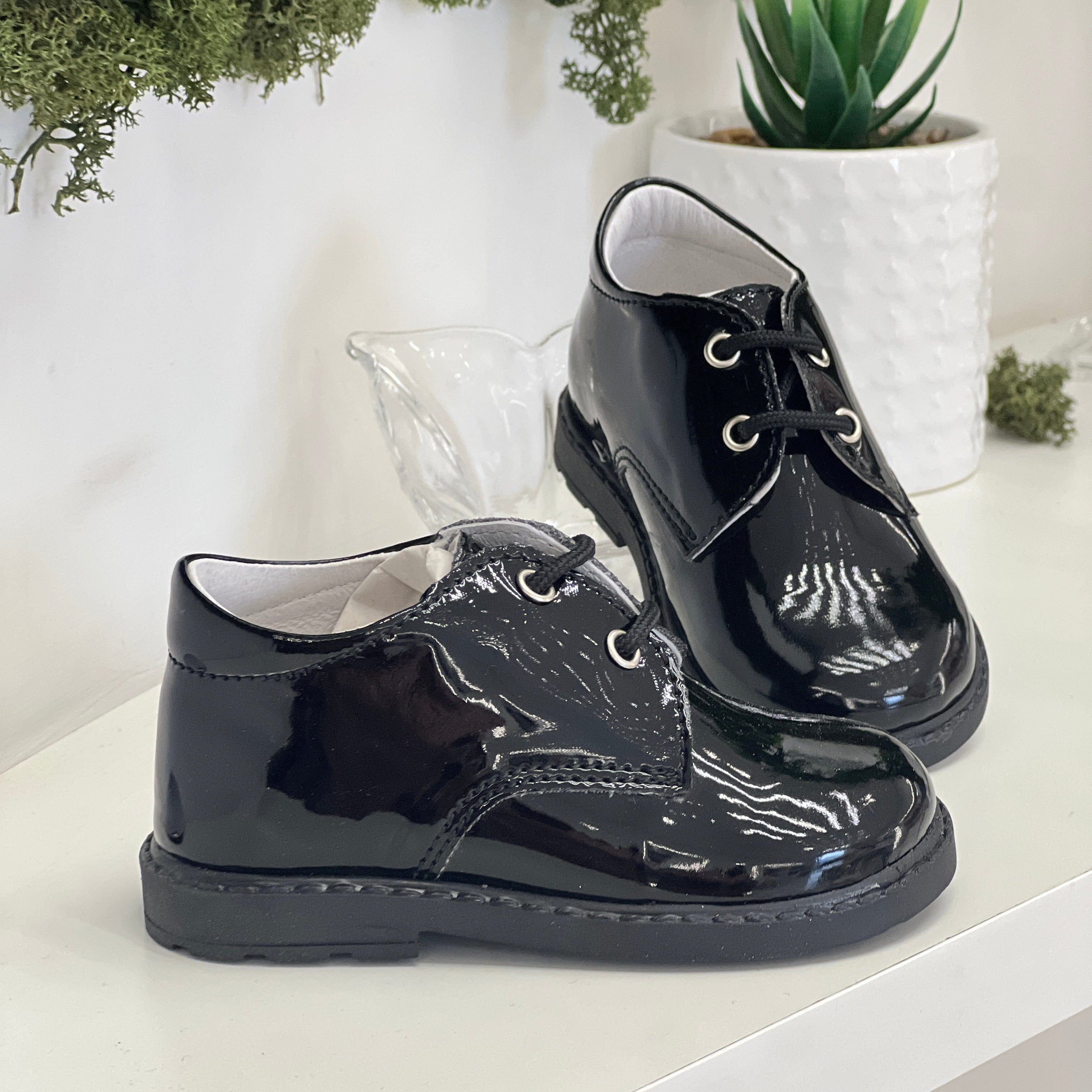 Scarpa elegante vernice nera