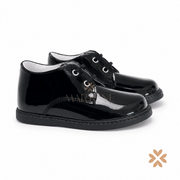 Scarpine in vernice nera con lacci