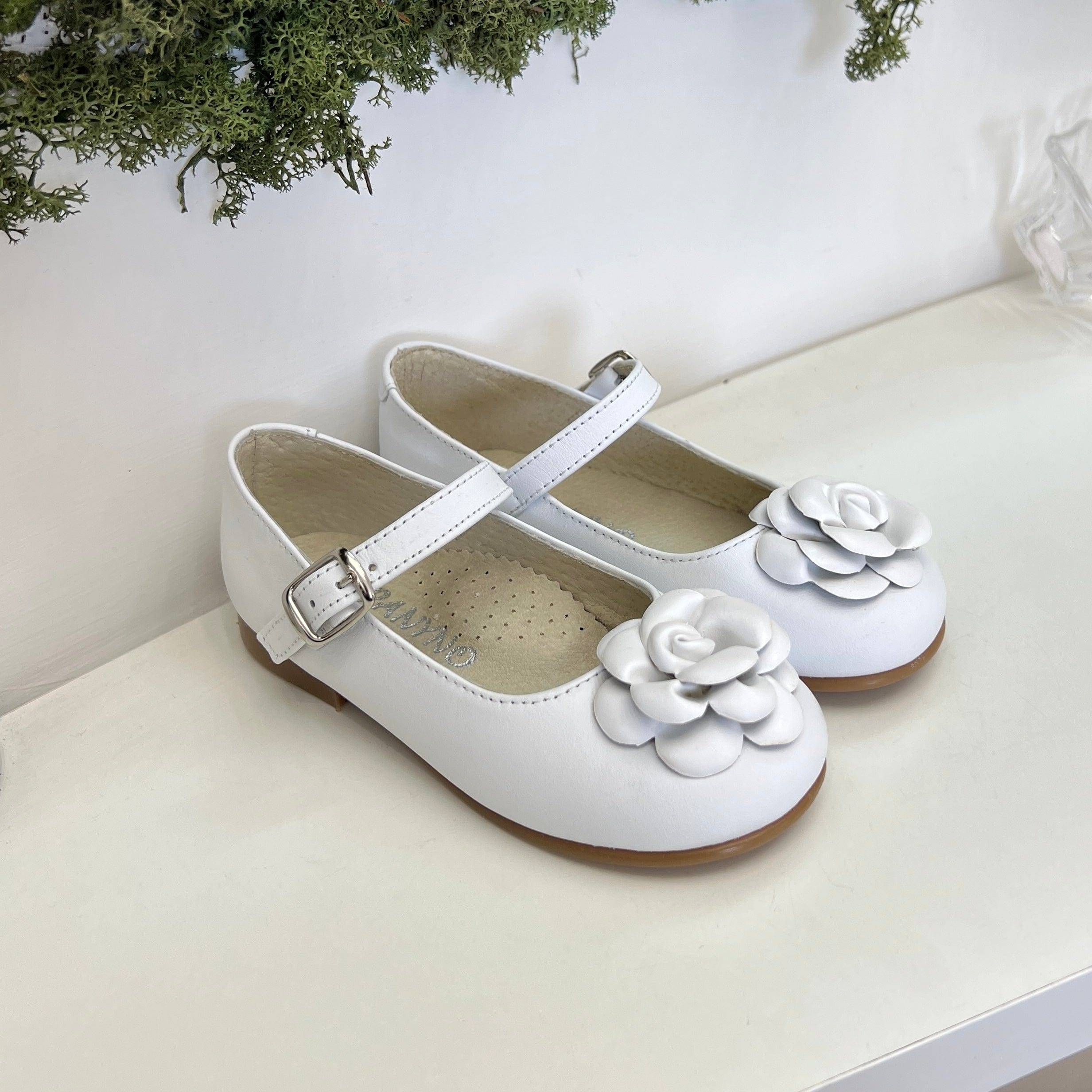 Ballerina con fiore in pelle