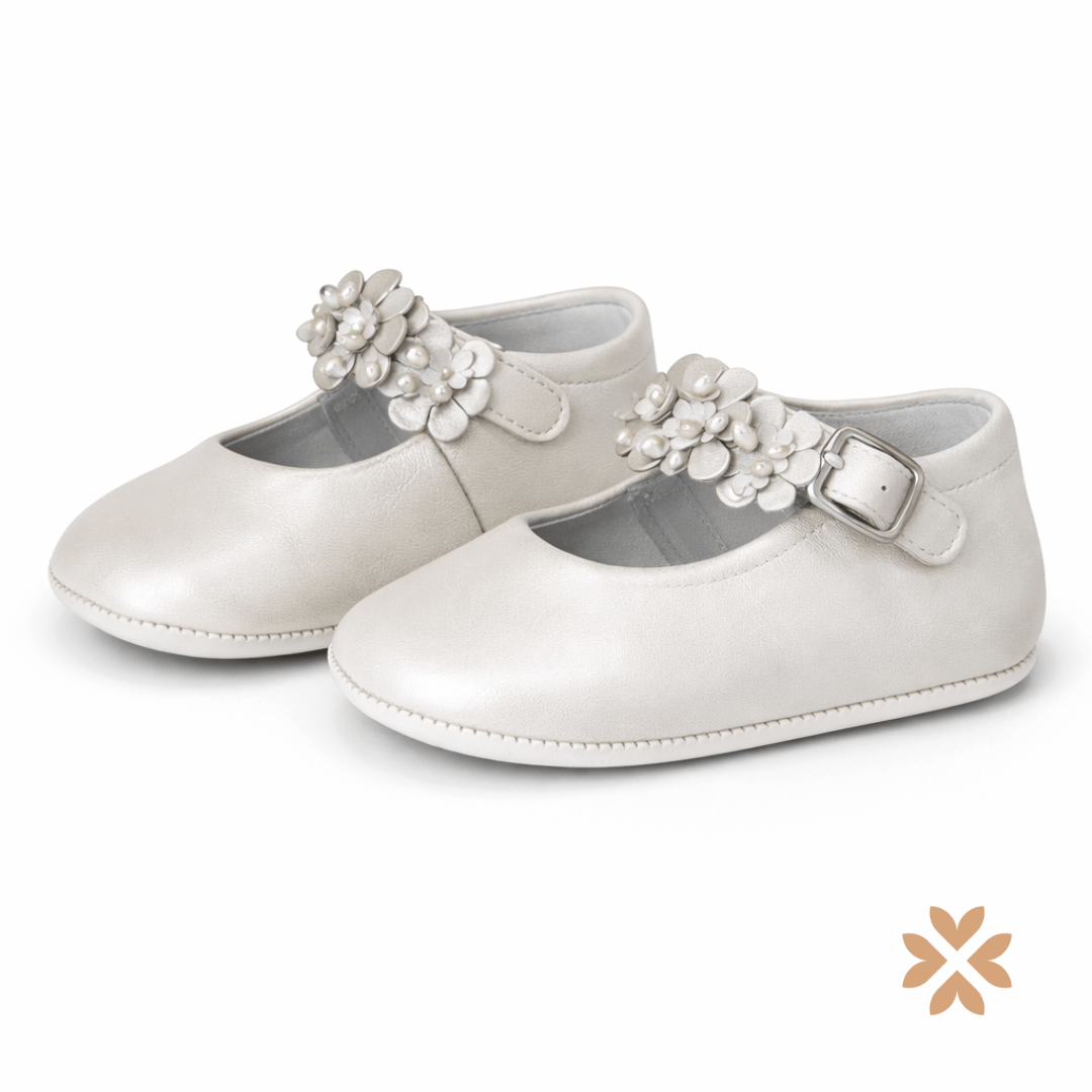 Scarpine culla con fascia floreale e perle