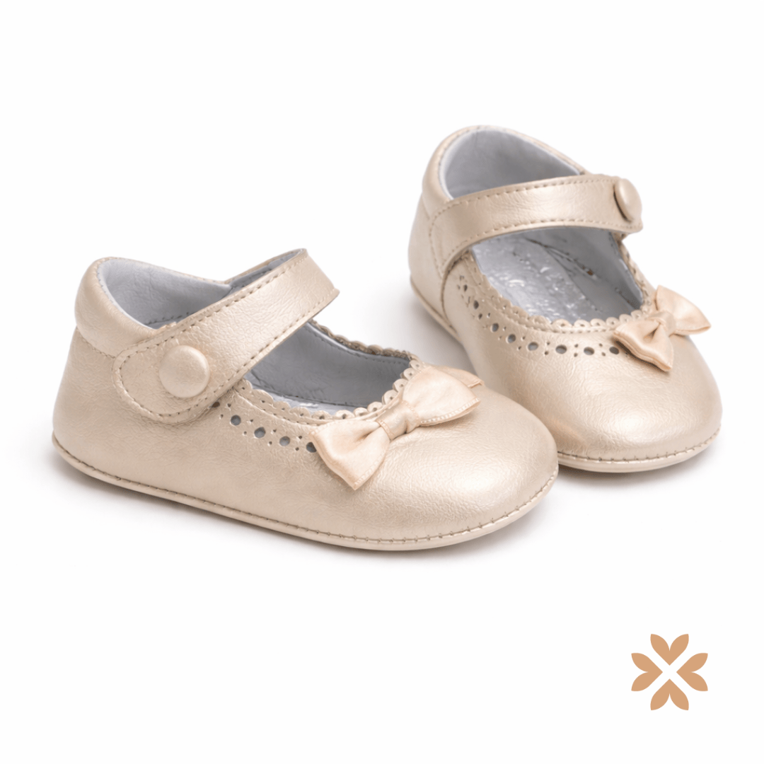 Scarpina beige con fiocco e trafori