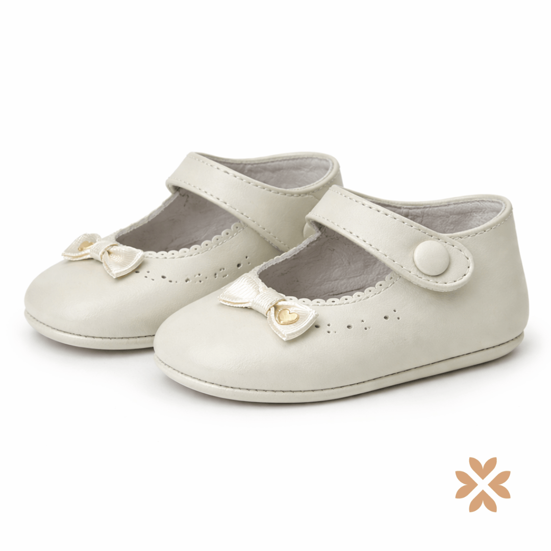 Scarpine culla con fiocco e cuore