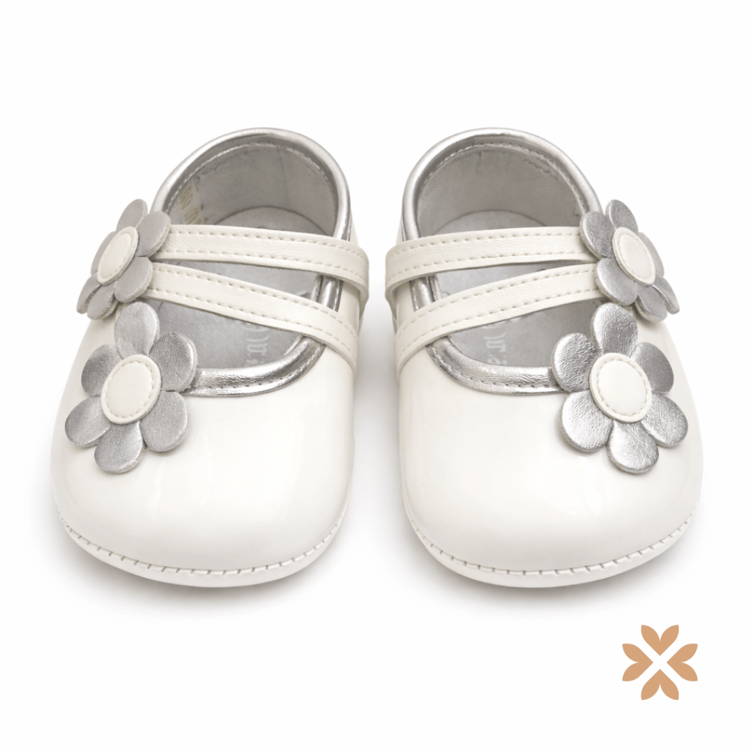 Scarpa neonata vernice panna con fiore argento