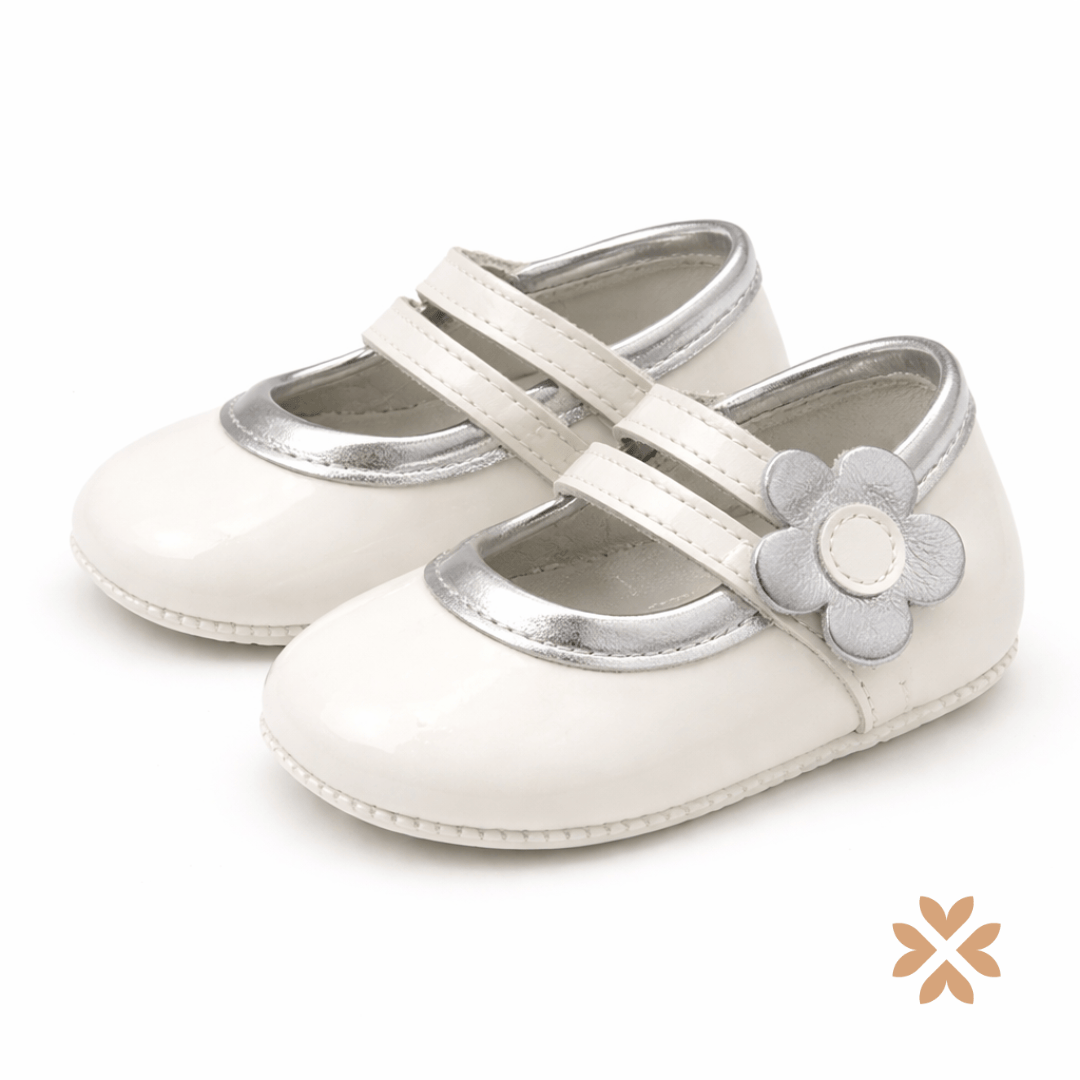 Scarpa neonata vernice panna con fiore argento