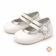 Scarpa neonata vernice panna con fiore argento
