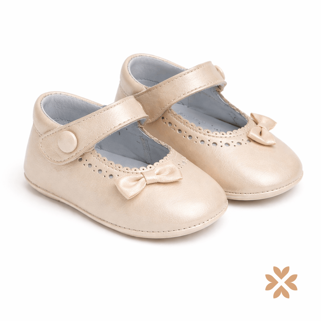 Scarpina beige con fiocco e trafori