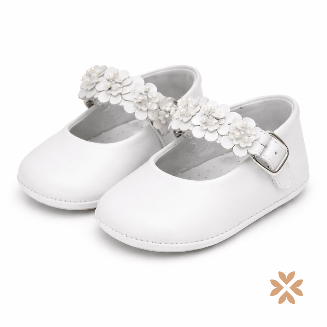 Scarpina bianca con fascia floreale