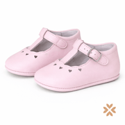 Scarpine culla rosa con cuori traforati