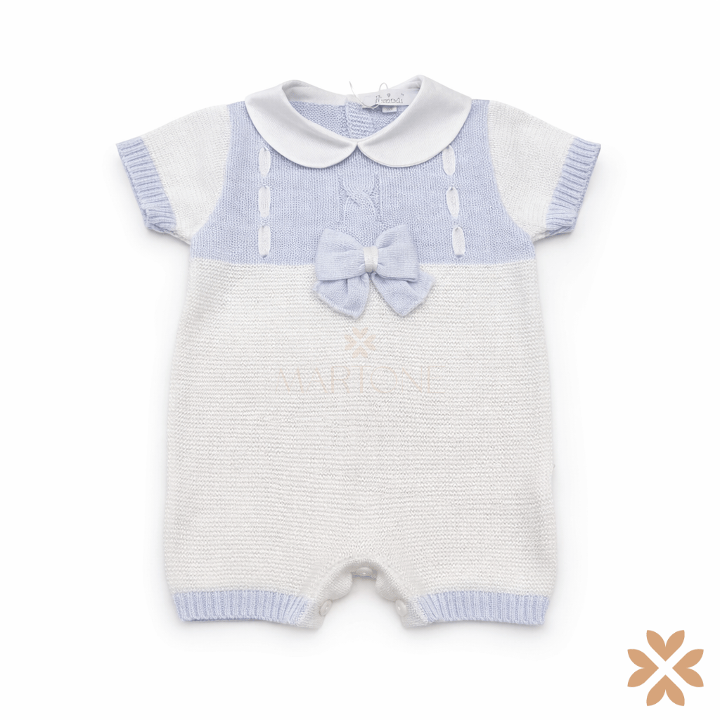 Pagliaccetto in filo celeste e bianco con fiocco – Primodì Bebè