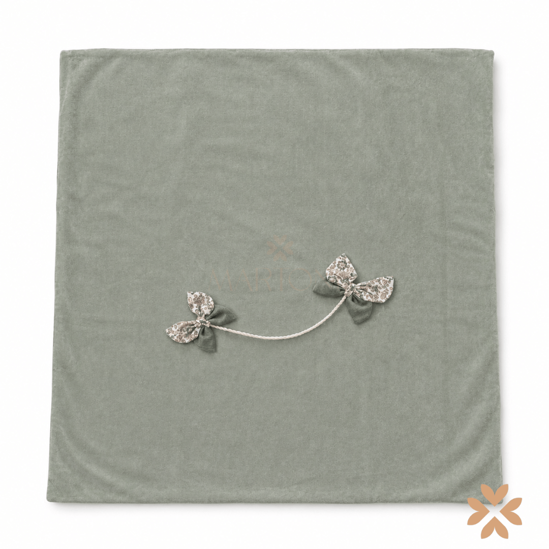 Coperta in verde con fiocchI- Tetto e Tatta